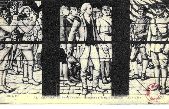 carte postale en noir et blanc de vitraux du temple de Château-Thierry
