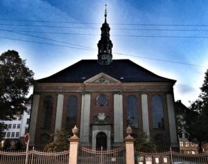 Photo exterieure de l'eglise reformee de Danemark